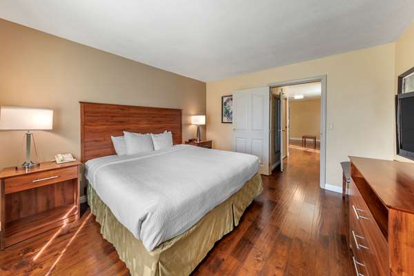  - Best Western Plus John Jay Inn & Suites Palmdale - CA 14, Exit 35