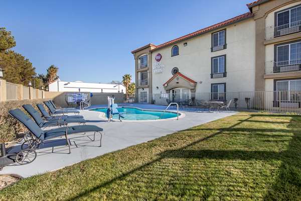 Pool - Best Western Plus John Jay Inn & Suites Palmdale - CA 14, Exit 35