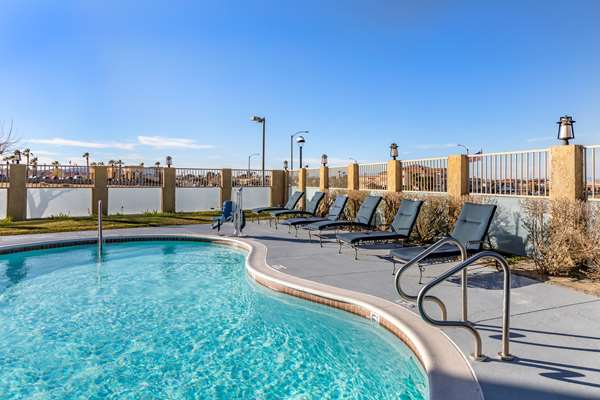 Pool - Best Western Plus John Jay Inn & Suites Palmdale - CA 14, Exit 35