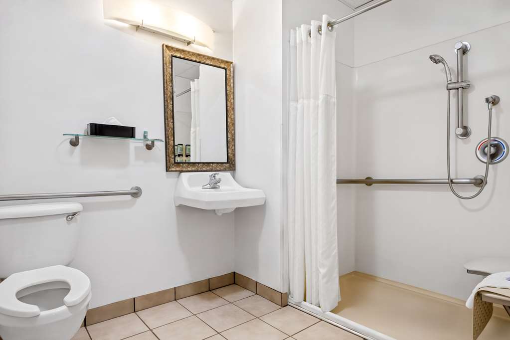 Best Western Liberty Inn-guestroom-Guest Room,Bathroom,Accessibility,On-Site.jpg