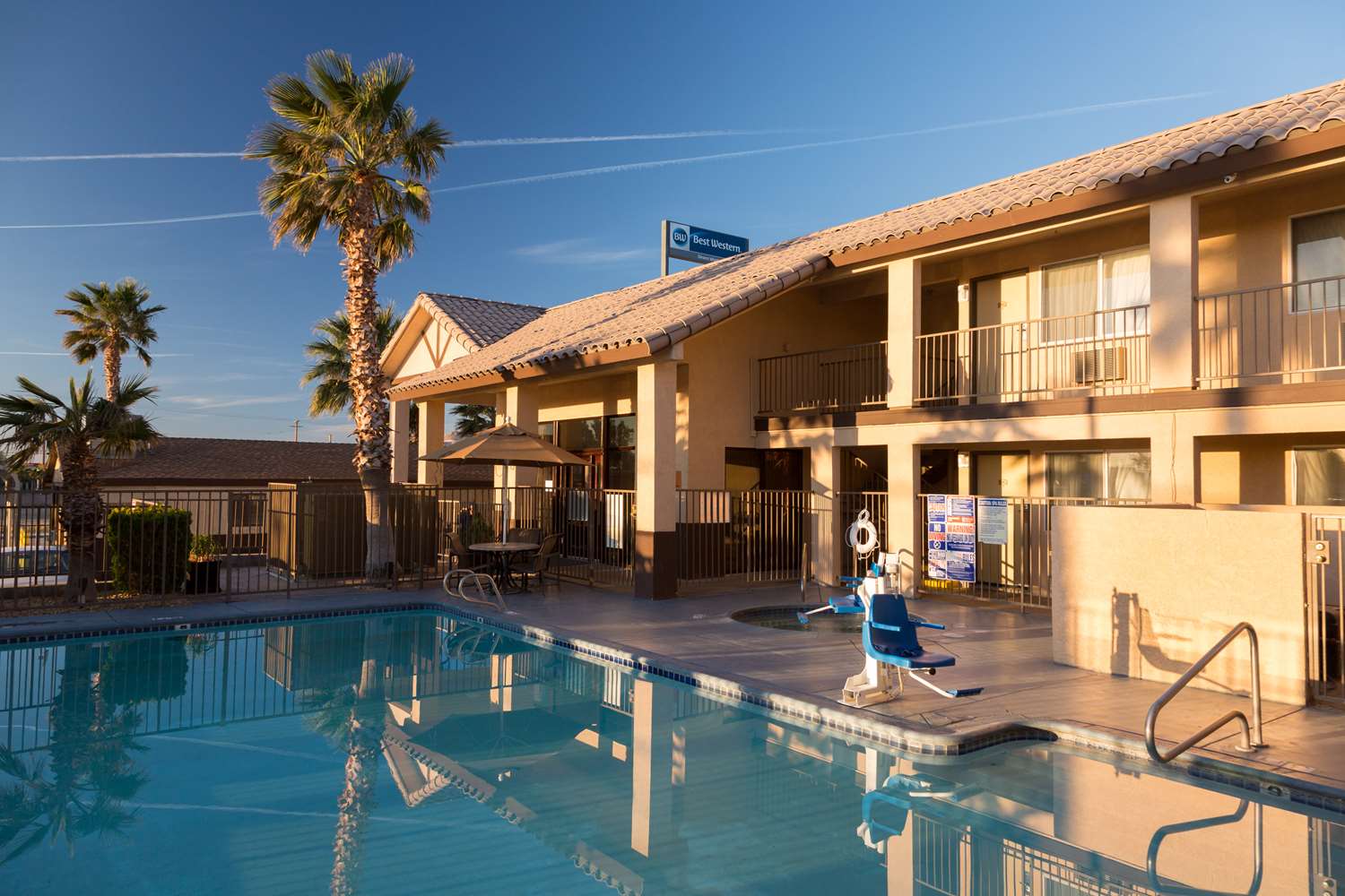 Best Western Desert Winds Motel Mojave Ca See S Pool Best Western Desert Winds Motel Mojave
