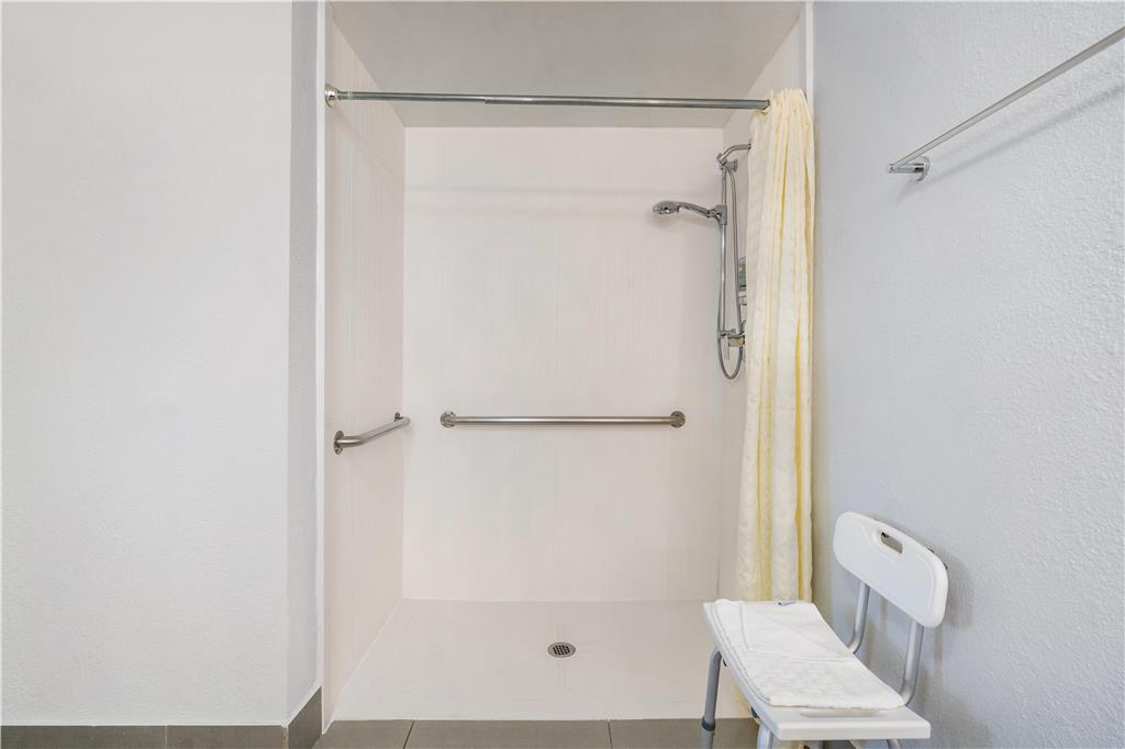 Best Western Desert Winds-guestroom-Guest Room,Bathroom,On-Site.jpg