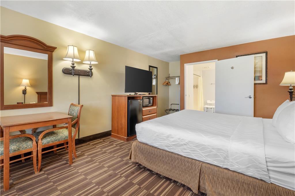 Best Western Desert Winds-guestroom-Guest Room,On-Site.jpg