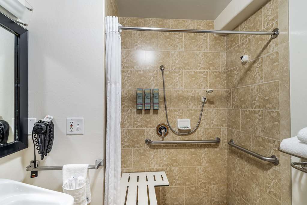 Best Western Liberty Inn-guestroom-Guest Room,Bathroom,Accessibility,On-Site.jpg