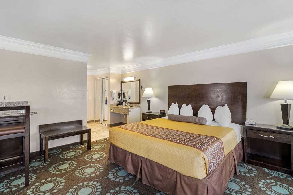 Best Western Liberty Inn-guestroom-Guest Room,Suite,On-Site.jpg