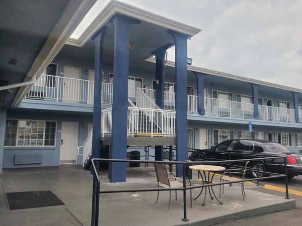  - Best Western Orange Inn