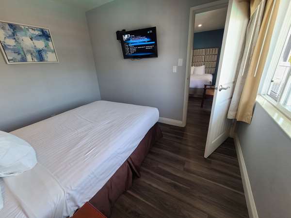  - Best Western Orange Inn