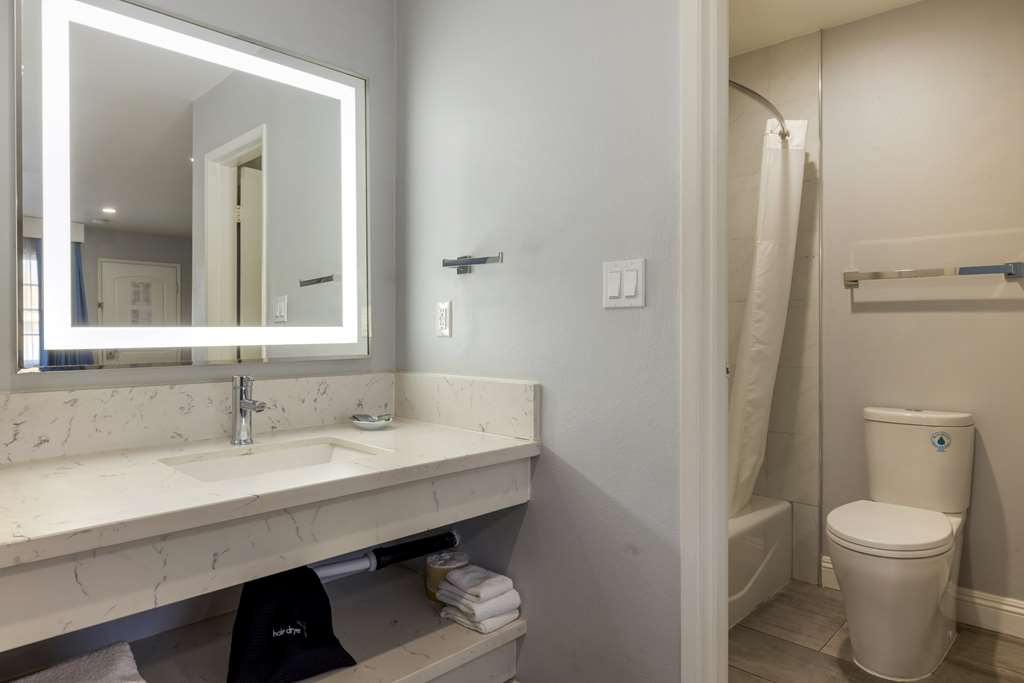Best Western Orange Plaza-guestroom-Guest Room,Bathroom,On-Site.jpg