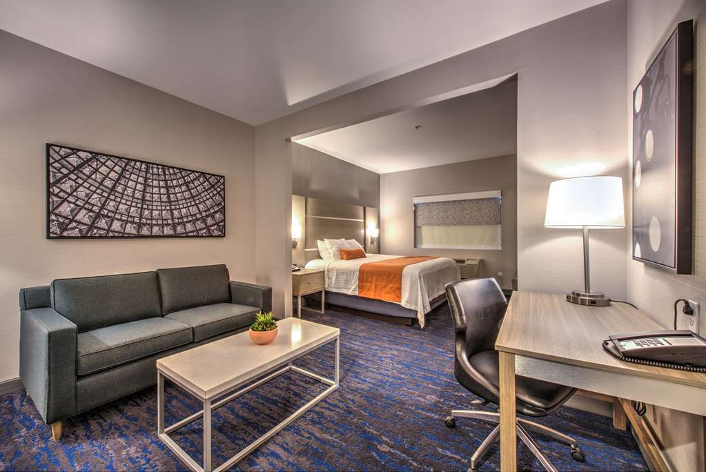 Best Western Plus Media Center Inn & Suites-guestroom-Guest Room,Bed,King bed,Accessibility,On-Site.jpg