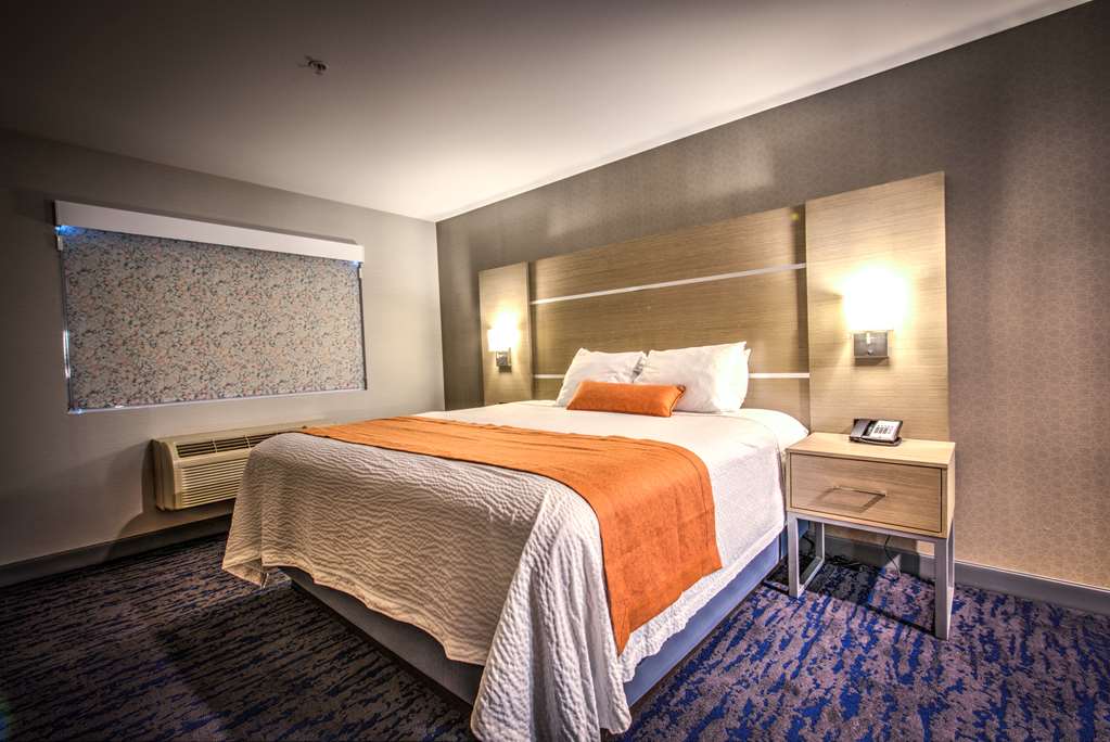 Best Western Plus Media Center Inn & Suites-guestroom-Guest Room,Bed,King bed,Suite,On-Site.jpg