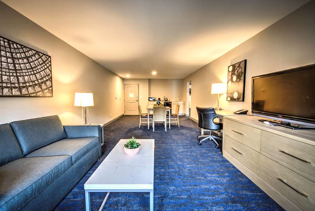 Best Western Plus Media Center Inn & Suites-guestroom-Guest Room,Bed,Living Area,Suite,On-Site,Sofabed.jpg