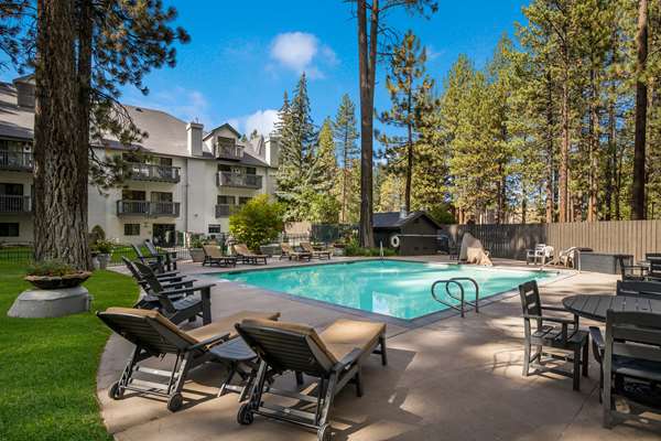 Pool - Best Western Big Bear Chateau