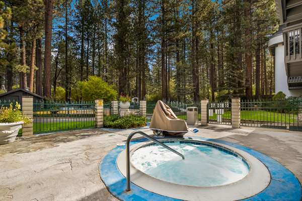 Pool - Best Western Big Bear Chateau