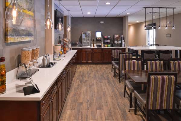 Restaurant - Best Western Plus Hotel at Convention Center Long Beach