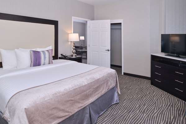 Suite - Best Western Plus Hotel at Convention Center Long Beach