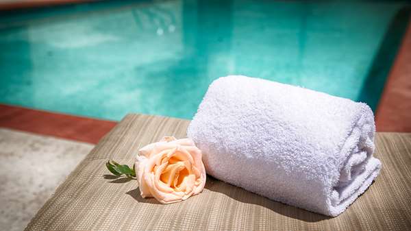 Pool - Best Western Plus Country Park Hotel Tehachapi