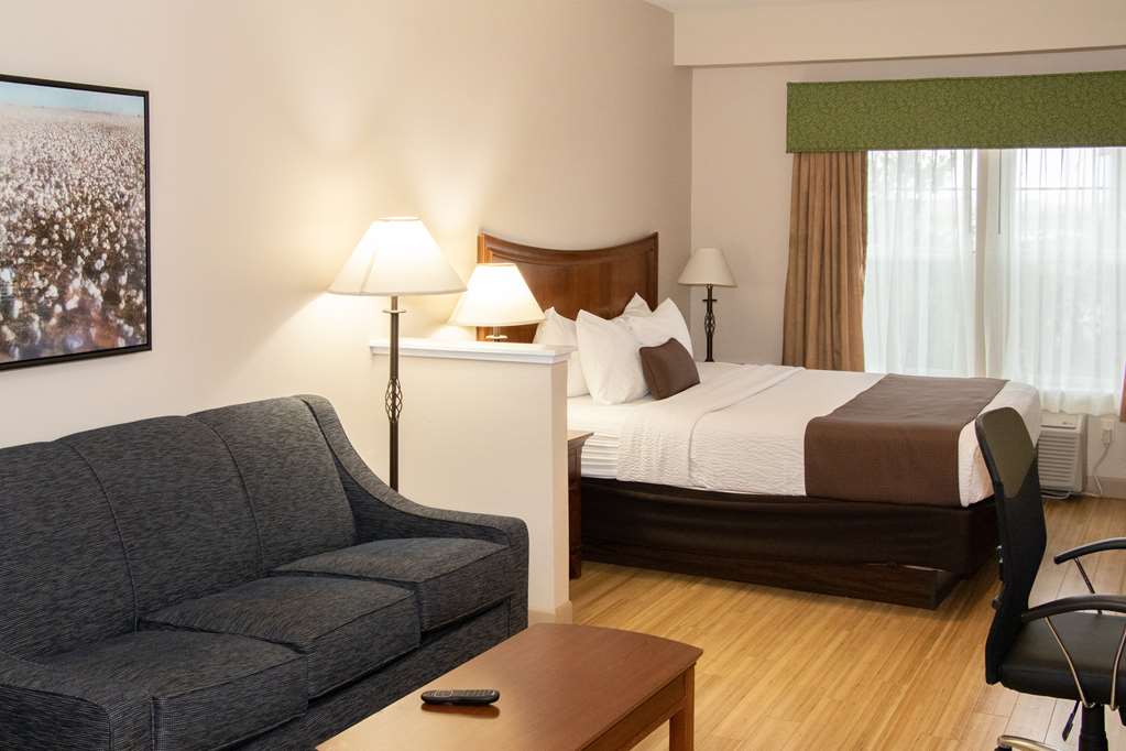 Best Western I-5 Inn & Suites-guestroom-Guest Room,Bed,King bed,Suite,On-Site,Sofabed.jpg