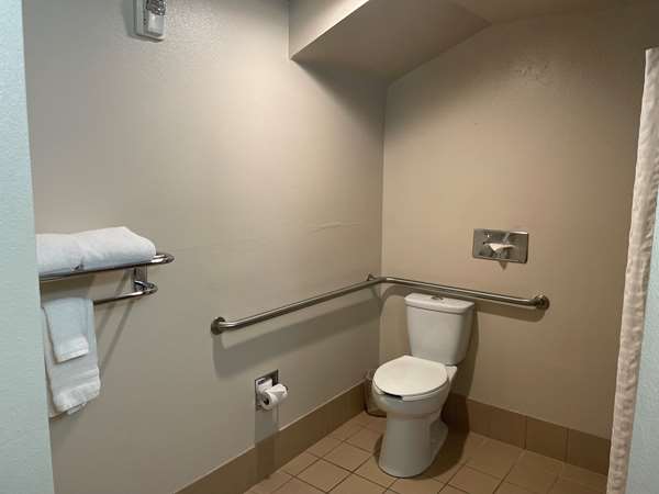 - Best Western Inn & Suites Lodi - I-5, Exit 485