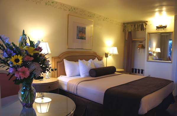  - Best Western Cabrillo Garden Inn San Diego - I-5, Exits 16 & 16B