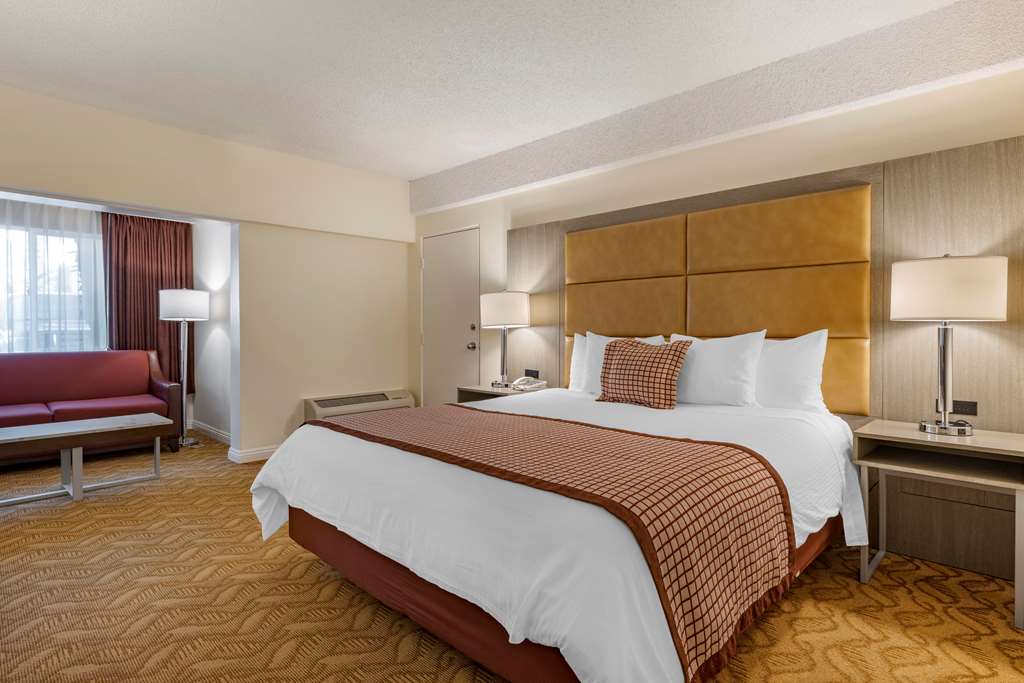 Best Western Plus Thousand Oaks Inn - Tap to explore photos