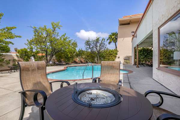 Pool - Best Western Plus Thousand Oaks Inn