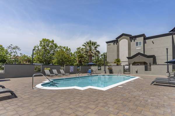 Pool - Best Western Plus Vineyard Inn Livermore