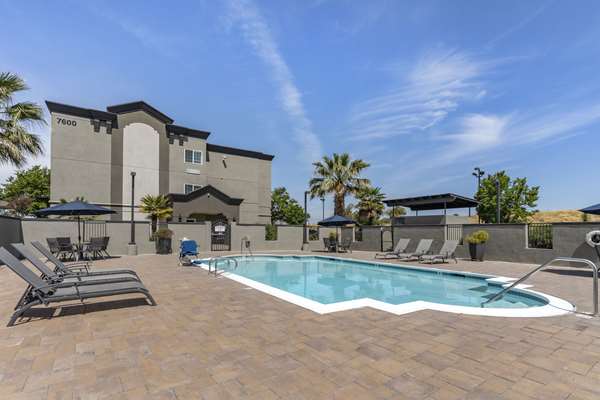 Pool - Best Western Plus Vineyard Inn Livermore