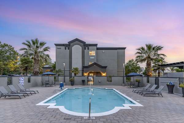 Pool - Best Western Plus Vineyard Inn Livermore