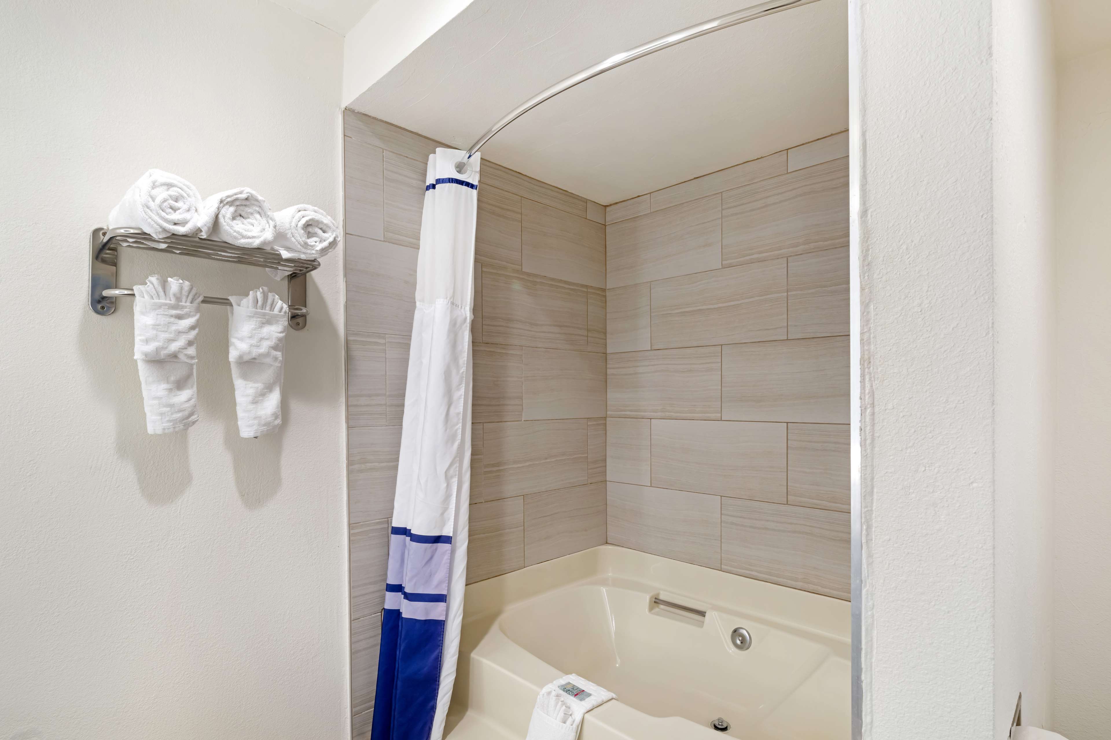 Best Western Posada Royale Hotel & Suites Room Type - Accessible - 2 Queen, Mobility Accessible, Bathtub, Non-Smoking, Full Breakfast Best Western Posada Royale Hotel & Suites Room Type - Accessible - 2 Queen, Mobility Accessible, Bathtub, Non-Smoking, Full Breakfast