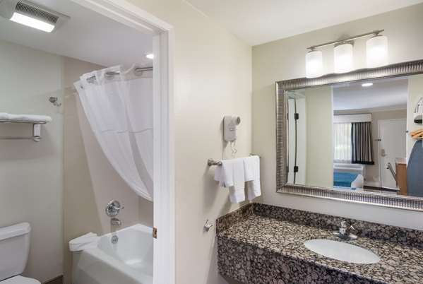  - Best Western Woodland Hills Inn