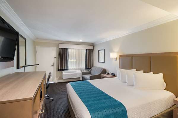  - Best Western Woodland Hills Inn