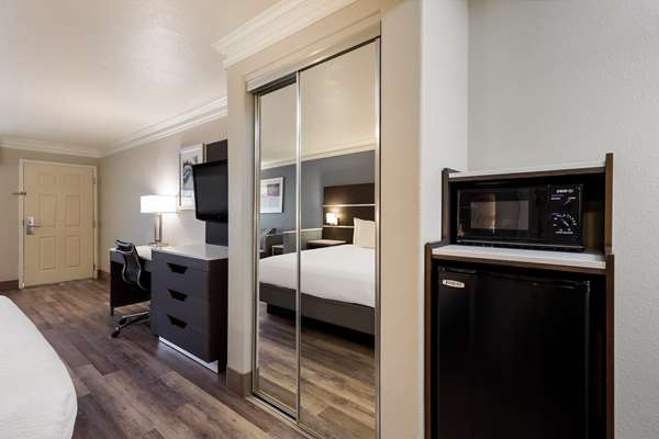  - Best Western Inn & Suites Lemoore
