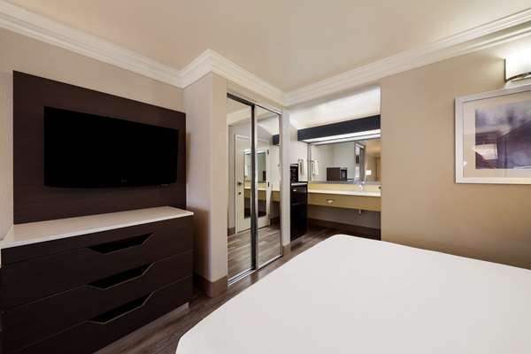  - Best Western Inn & Suites Lemoore