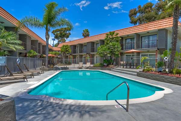 Pool - Best Western Oceanside Inn - I-5, Exit 52