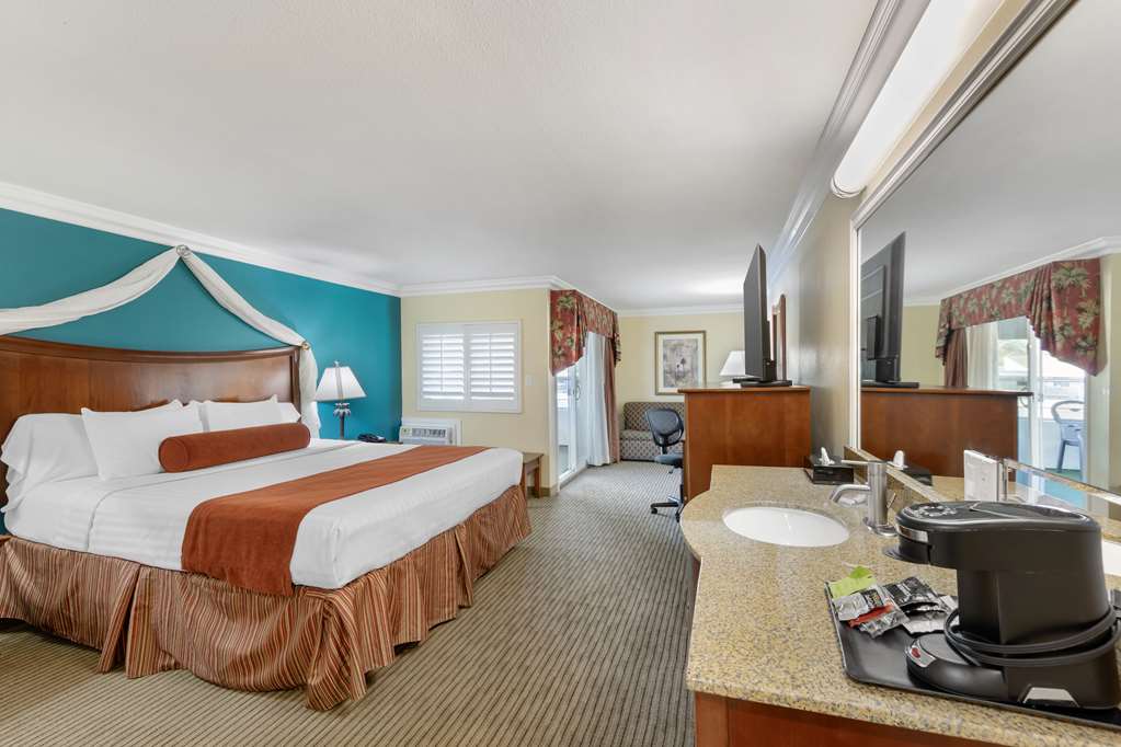 Best Western Harbour Inn & Suites Huntington - Sunset Beach-guestroom-Guest Room,Suite,On-Site.jpg