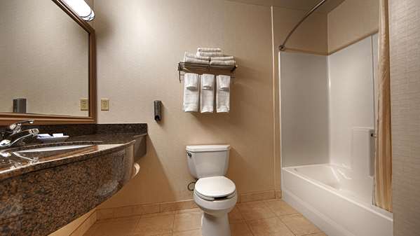  - Best Western Plus Lake Elsinore Inn & Suites - I-15, Exit 73