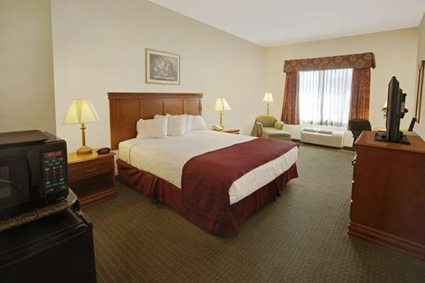  - Best Western Plus Lake Elsinore Inn & Suites - I-15, Exit 73