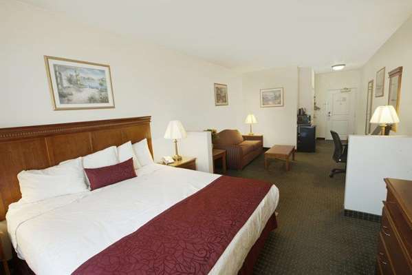  - Best Western Plus Lake Elsinore Inn & Suites - I-15, Exit 73