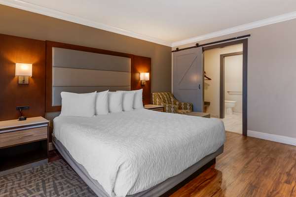  - Best Western Plus Forest Park Inn Gilroy