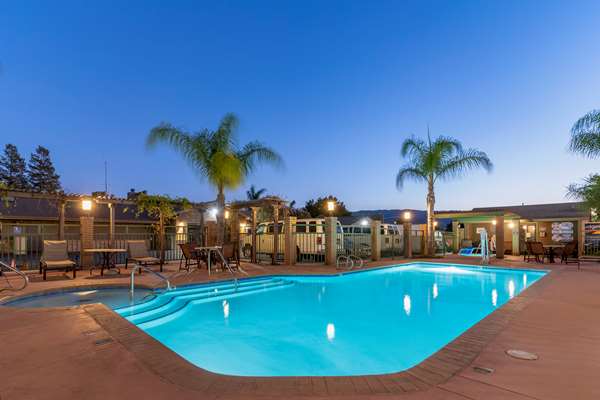 Pool - Best Western Plus Forest Park Inn Gilroy