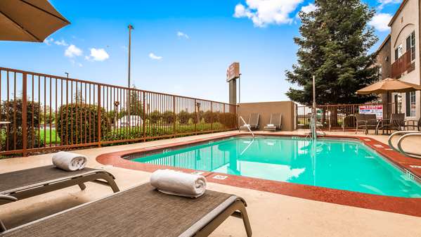 Pool - Best Western Plus Twin View Inn & Suites Redding