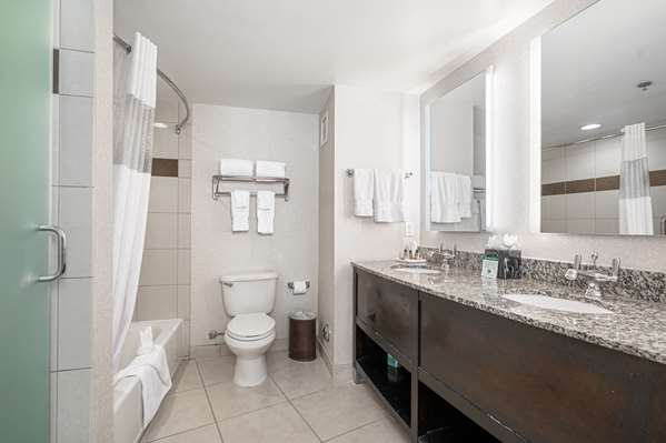  - Best Western Plus Marina Gateway Hotel National City - I-5, Exit 10