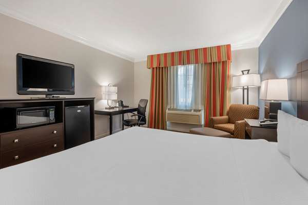  - Best Western Colonial Inn Selma - CA 99, Exit 118