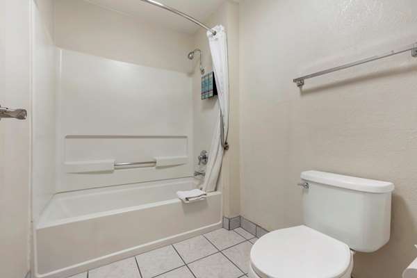  - Best Western Colonial Inn Selma - CA 99, Exit 118