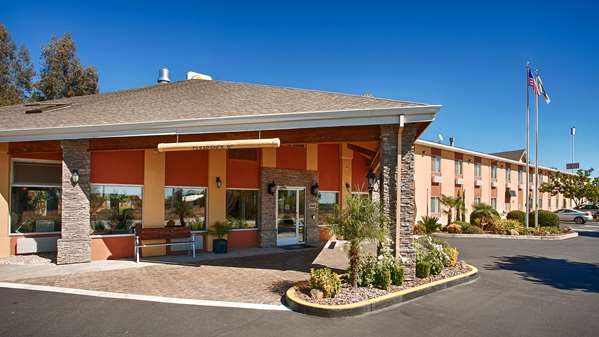 On-Site,Outdoor/Exterior,Entrance,Exterior View of Building