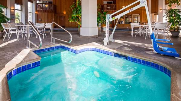 Pool - Best Western Plus Corning Inn - I-5, Exit 631