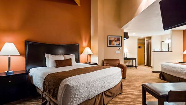 Suite - Best Western Plus Corning Inn - I-5, Exit 631