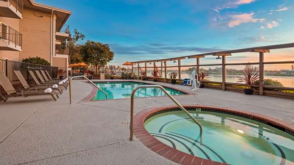 Pool - Best Western Plus Bayside Hotel Oakland
