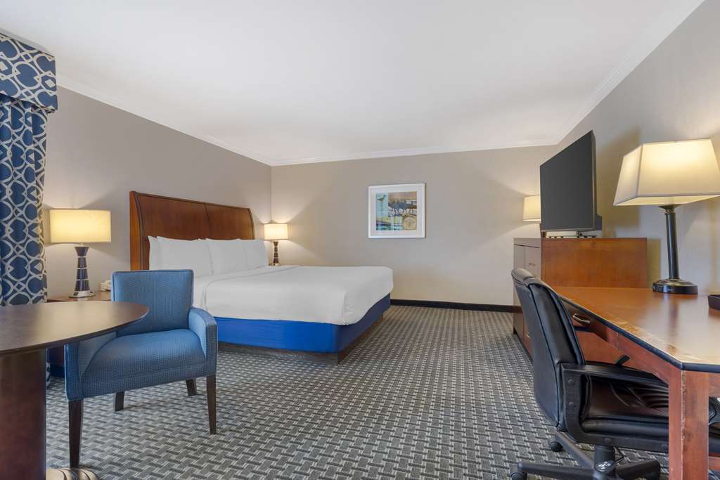 Best Western Plus Marina Shores Hotel-guestroom-Guest Room,Suite,On-Site.jpg