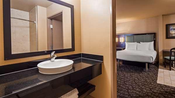  - Best Western Plus Oceanside Palms Hotel - I-5, Exits 54A & 54B
